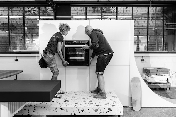 Aufbau in der Moebelmanufaktur